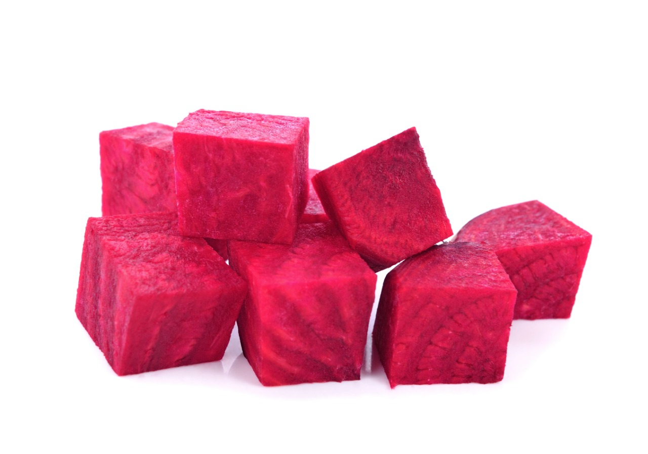 Betarraga en cubos 1 kg, un ingrediente delicioso y saludable para tus platos, preservado por el sellado al vacío.